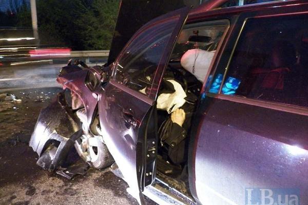 В Киеве в жесткой лобовой аварии погиб водитель автомобиля "Mitsubishi" В Киеве в жесткой лобовой аварии погиб водитель автомобиля "Mitsubishi"