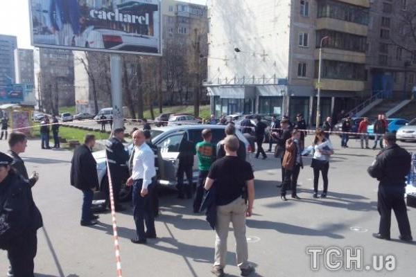 В сети появилось видео с места убийства киевского бизнесмена В сети появилось видео с места убийства киевского бизнесмена