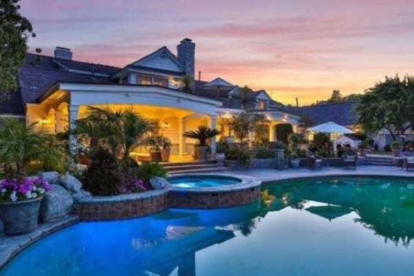 Дженнифер Лопес выставила на продажу свой роскошный особняк