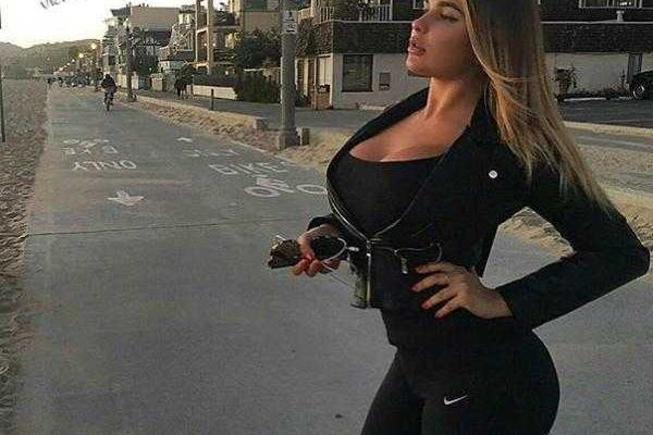 Модель Анастасия Квитко не уступает пышными формами светской львице Ким Кардашьян