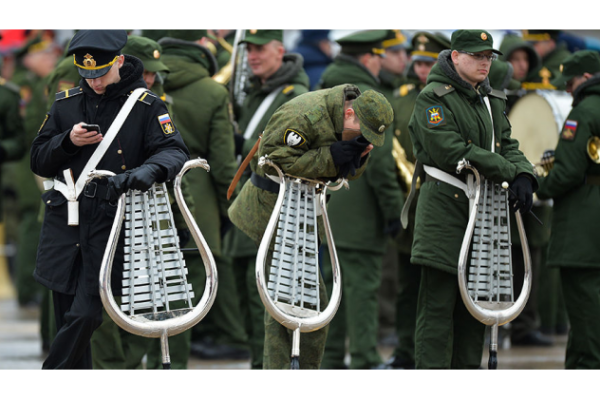 Россия активно готовится к майским праздникам: в Подмосковье прошла первая тренировка Парада Победы