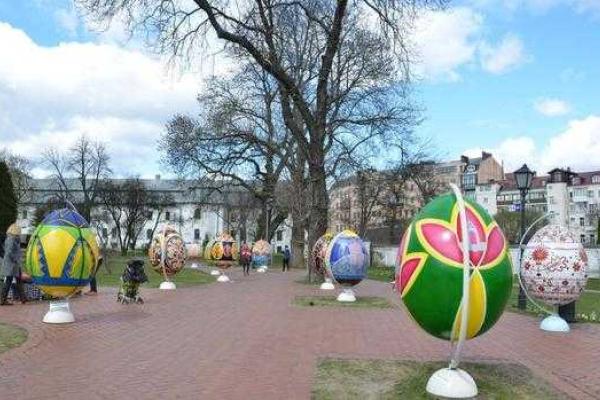 На Софиевской площади в Киеве открылся Всеукраинский фестиваль писанок На Софиевской площади в Киеве открылся Всеукраинский фестиваль писанок