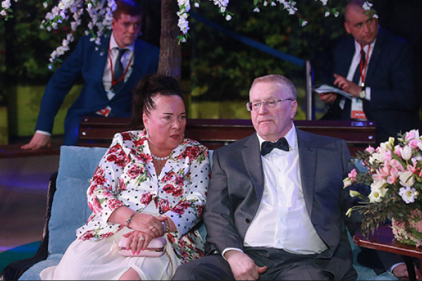 Жириновский в день своего 70-летия устроил народные гуляния в Москве: клоуны, скоморохи, пироги и блины