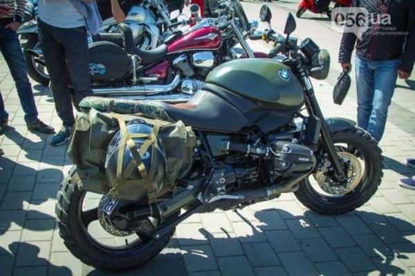 Сотни байкеров устроили мотопробег на набережной Днепропетровска Сотни байкеров устроили мотопробег на набережной Днепропетровска