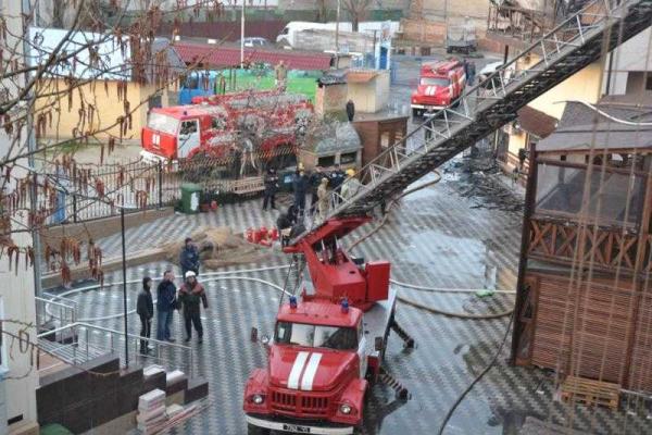 Ночью на Одесчине произошел масштабный пожар на территории базы отдыха Ночью на Одесчине произошел масштабный пожар на территории базы отдыха