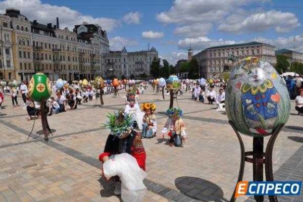 На Софиевской площади в Киеве открылся Всеукраинский фестиваль писанок На Софиевской площади в Киеве открылся Всеукраинский фестиваль писанок