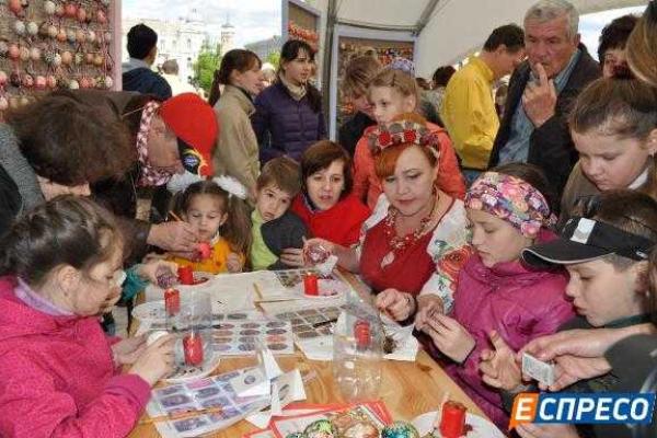 На Софиевской площади в Киеве открылся Всеукраинский фестиваль писанок На Софиевской площади в Киеве открылся Всеукраинский фестиваль писанок