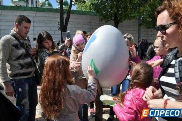 На Софиевской площади в Киеве открылся Всеукраинский фестиваль писанок На Софиевской площади в Киеве открылся Всеукраинский фестиваль писанок