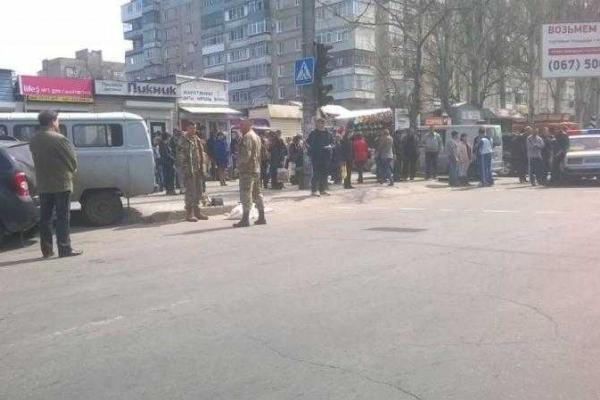 В Запорожье военные на автомобиле "УАЗ-452" снесли двух  женщин на пешеходном переходе