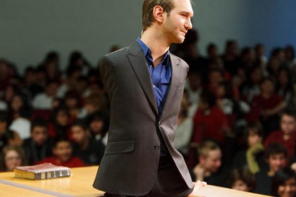 В военном госпитале Киева раненых бойцов АТО посетит легендарный Ник Вуйчич В военном госпитале Киева раненых бойцов АТО посетит легендарный Ник Вуйчич