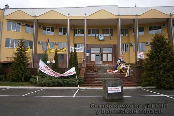 На Волыни участники бессрочной акции перекрывали автотрассу и громили помещение таможни ГФС