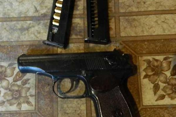 В Киеве в одном из гаражей обнаружен целый арсенал оружия и боеприпасов В Киеве в одном из гаражей обнаружен целый арсенал оружия и боеприпасов