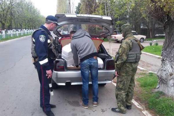 В поселке под Мариуполем для охраны правопорядка на маршрут выехала группа быстрого реагирования В поселке под Мариуполем для охраны правопорядка на маршрут выехала группа быстрого реагирования