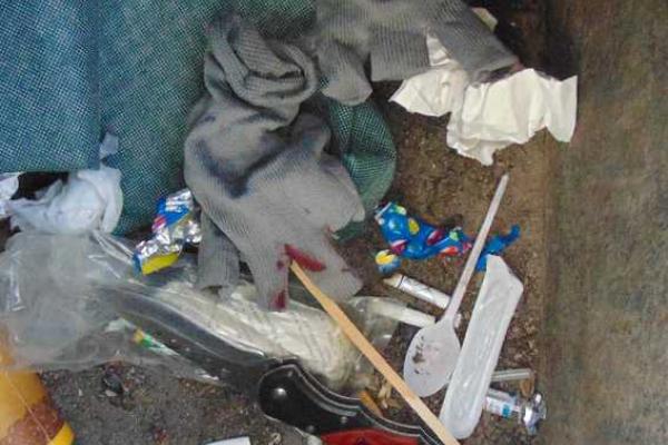 На Житомирщине домушник-гастролер набросился с ножом на полицейских: ранены два человека На Житомирщине домушник-гастролер набросился с ножом на полицейских: ранены два человека