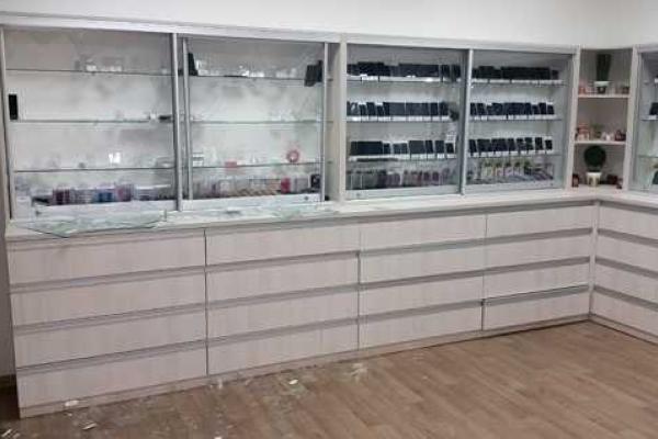 В Ровно ночью обчистили магазин: воры унесли мобильные телефоны на сумму свыше 220 тысяч гривен В Ровно ночью обчистили магазин: воры унесли мобильные телефоны на сумму свыше 220 тысяч гривен