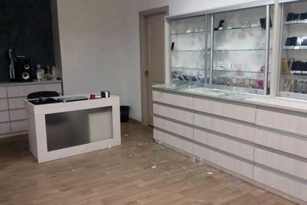 В Ровно ночью обчистили магазин: воры унесли мобильные телефоны на сумму свыше 220 тысяч гривен В Ровно ночью обчистили магазин: воры унесли мобильные телефоны на сумму свыше 220 тысяч гривен