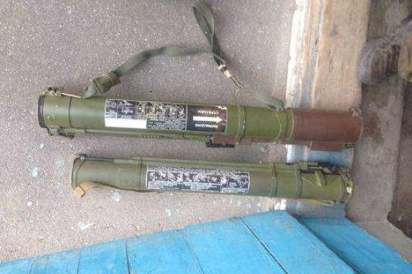 На Киевщине задержали местного жителя, который "коллекционировал" оружие, привезенное из зоны АТО На Киевщине задержали местного жителя, который "коллекционировал" оружие, привезенное из зоны АТО