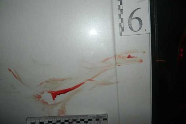 В Киеве полиция задержала двух "кавказцев", которые ранним утром ранили ножом и ограбили киевлянина  В Киеве полиция задержала двух "кавказцев", которые ранним утром ранили ножом и ограбили киевлянина