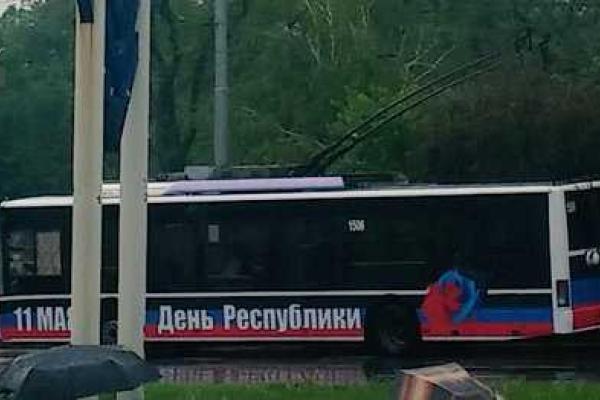 По улицам Донецка бегают "патриотические" трамваи и троллейбусы По улицам Донецка бегают "патриотические" трамваи и троллейбусы
