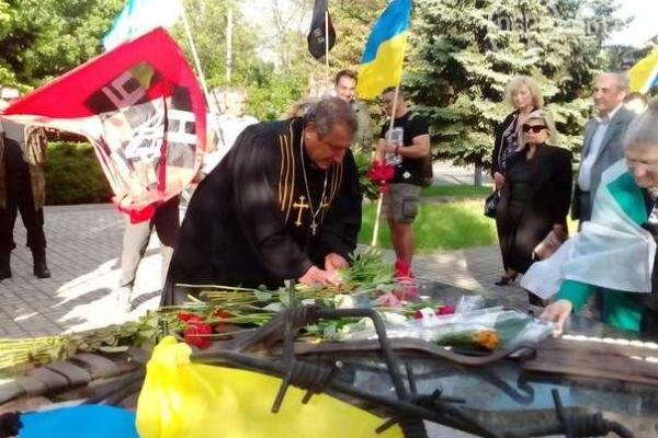 В Мариуполе провели митинг-реквием, посвященный памяти жертв политических репрессий В Мариуполе провели митинг-реквием, посвященный памяти жертв политических репрессий