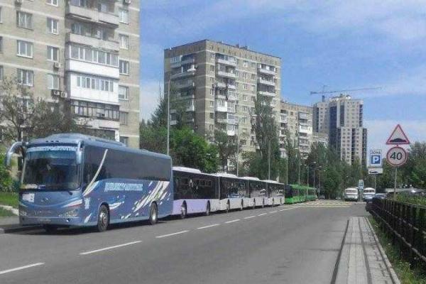 На торжество в оккупированный Донецк идут колонны автобусов с "республиканскими патриотами" - соцсети  