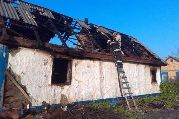 На Житомирщине в горящем доме погибло три человека На Житомирщине в горящем доме погибло три человека