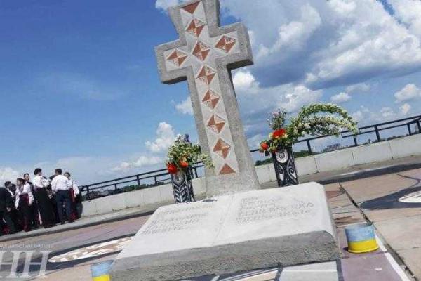 На набережной Днепра в Киеве открыли место памяти великого Кобзаря На набережной Днепра в Киеве открыли место памяти великого Кобзаря