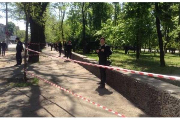 В Одессе на Куликовом поле становится "жарко": люди требуют пропустить их к Дому профсоюзов В Одессе на Куликовом поле становится "жарко": люди требуют пропустить их к Дому профсоюзов