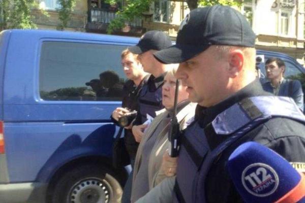 На Куликовом поле задержана одесситка с сепаратистскими листовками На Куликовом поле задержана одесситка с сепаратистскими листовками
