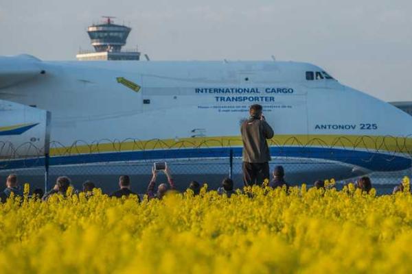 Самолет-гигант Ан-225 "Мрия" впервые с 1988 года приземлился в Австралии