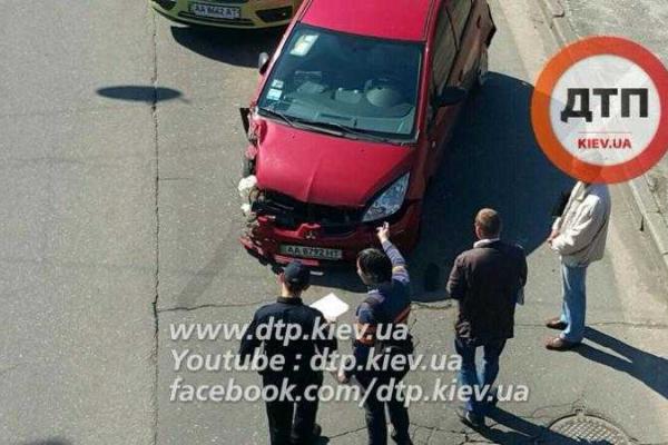 Масштабное ДТП в Киеве: разбиты 12 автомобилей, образовался огромный затор на дороге Масштабное ДТП в Киеве: разбиты 12 автомобилей, образовался огромный затор на дороге