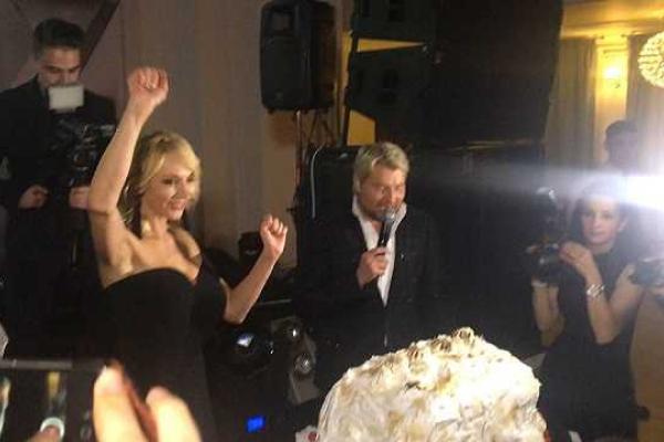 Алла Пугачева в роскошном платье чуть не упала на юбилее Кристины Орбакайте