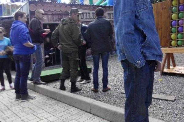 Пасха в Донецке: малолюдное гулянье и большие очереди за бесплатным куличом Пасха в Донецке: малолюдное гулянье и большие очереди за бесплатным куличом