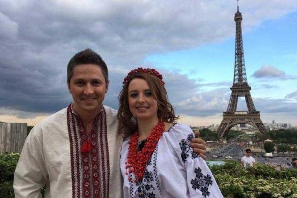 В Париже у Эйфелевой башни состоялось дефиле в вышиванках