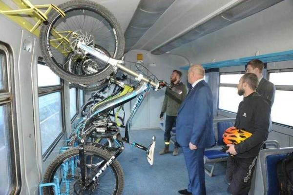 Во Львове состоялся запуск первого в Украине вагона-велосипедовоза Во Львове состоялся запуск первого в Украине вагона-велосипедовоза