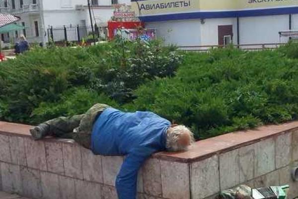 Жительница Крыма выложила свежие снимки с пляжа: Турист попер!