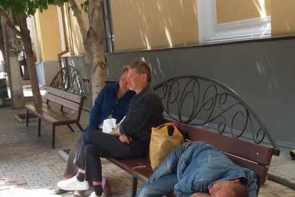 Жительница Крыма выложила свежие снимки с пляжа: Турист попер!