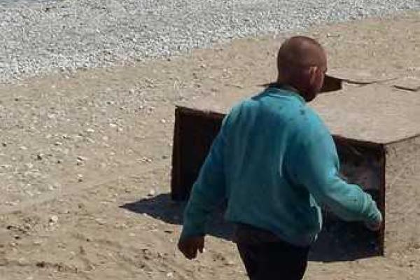 Жительница Крыма выложила свежие снимки с пляжа: Турист попер!