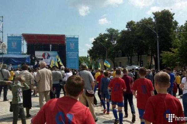 Евро-2016: в Киеве торжественно провожают сборную Украины по футболу Евро-2016: в Киеве торжественно провожают сборную Украины по футболу