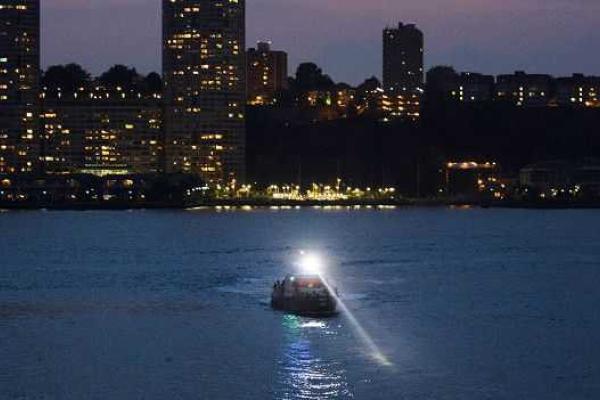 В Нью-Йорке продолжается спасательная операция: в реку Гудзон рухнул раритетный самолет