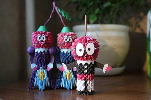 Надежда Савченко в СИЗО мастерит патриотические игрушки-оригами Надежда Савченко в СИЗО мастерит патриотические игрушки-оригами