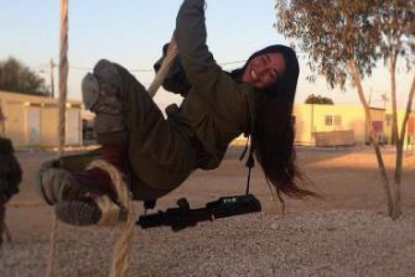 Сеть покорили снимки женщин-военнослужащих армии Израиля