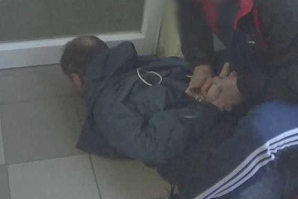 В Киеве задержана группа кибер-грабителей, обчищавших банкоматы по всей Украине В Киеве задержана группа кибер-грабителей, обчищавших банкоматы по всей Украине