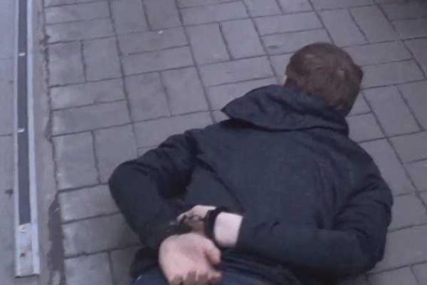 В Киеве задержана группа кибер-грабителей, обчищавших банкоматы по всей Украине В Киеве задержана группа кибер-грабителей, обчищавших банкоматы по всей Украине