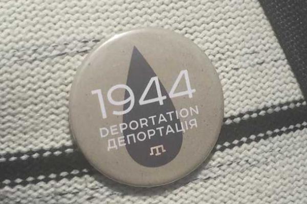 Марш крымских татар с хоровым исполнением гимна Украины провели на админгранице с Крымом Марш крымских татар с хоровым исполнением гимна Украины провели на админгранице с Крымом