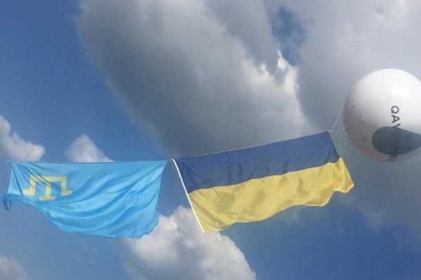 Марш крымских татар с хоровым исполнением гимна Украины провели на админгранице с Крымом Марш крымских татар с хоровым исполнением гимна Украины провели на админгранице с Крымом