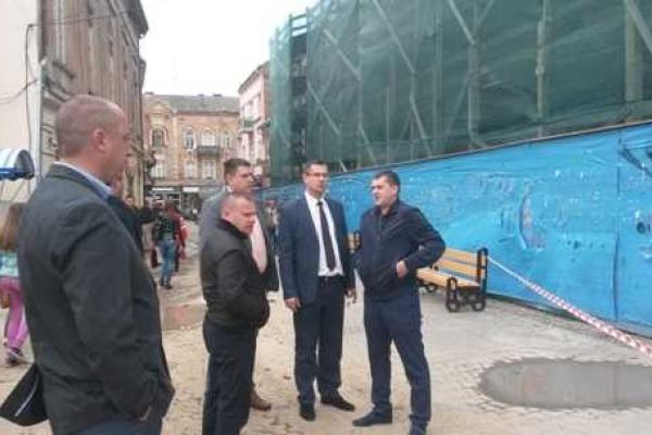 Депутаты открыли стрельбу в ресторане Ужгорода: ранен человек