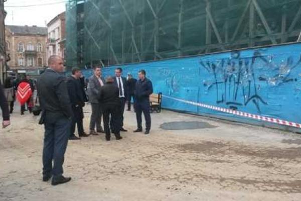 Депутаты открыли стрельбу в ресторане Ужгорода: ранен человек