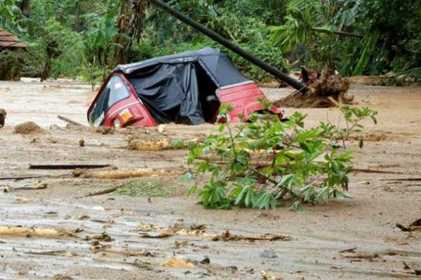 Стихия в Шри-Ланке продолжает забирать жизни людей: уже известно о 63 погибших