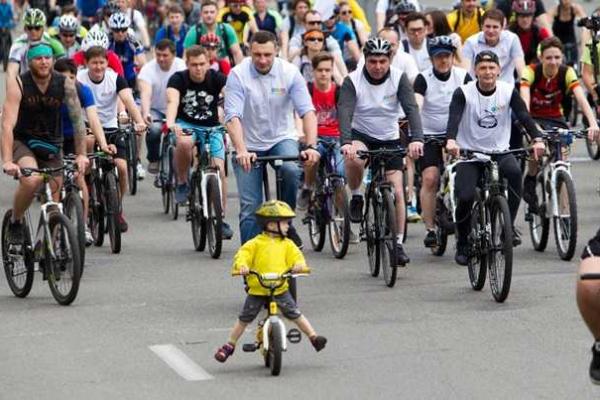 Красавец-Киев празднует День города